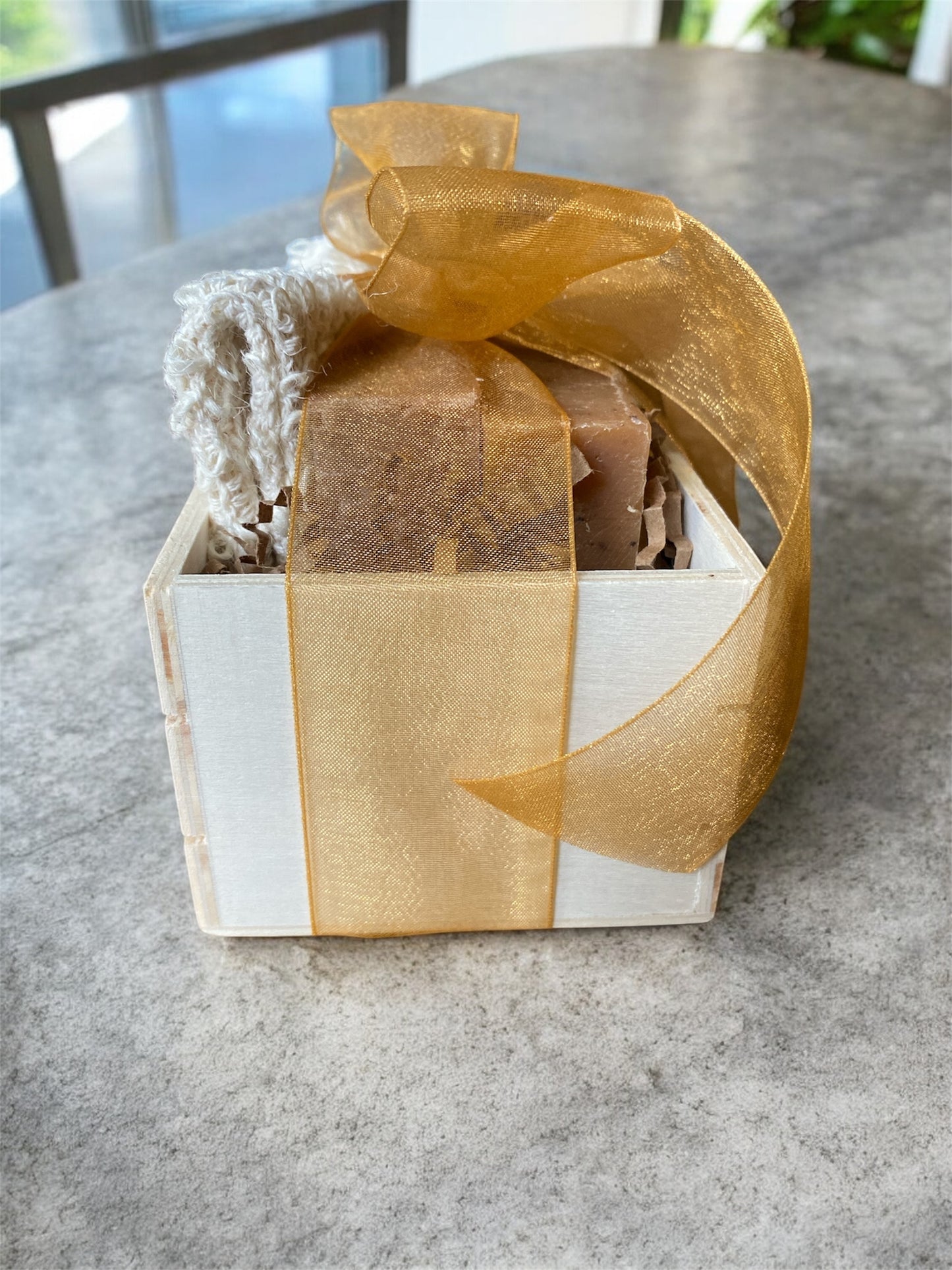 Gift Set with 2 Soaps and 1 Sisal Bag
